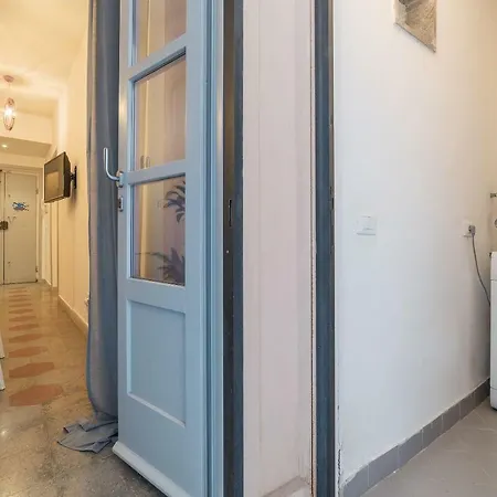 Qflat Colosseum Lovely Monti Apartman *